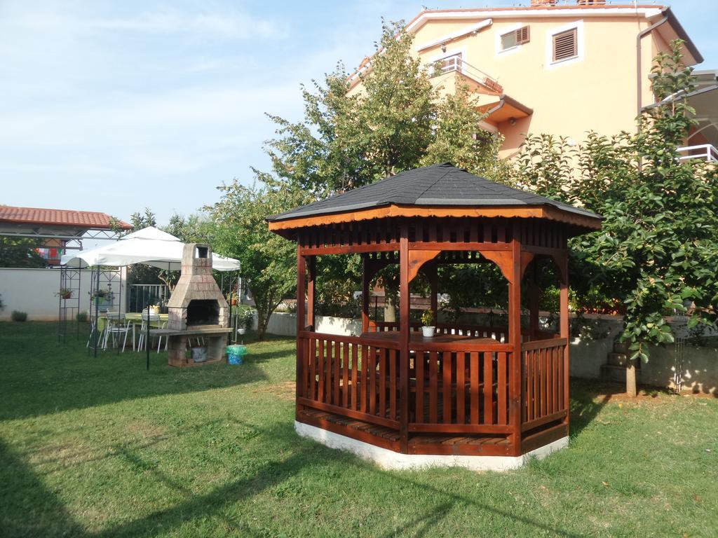 Apartmani Lina Umag Exterior photo